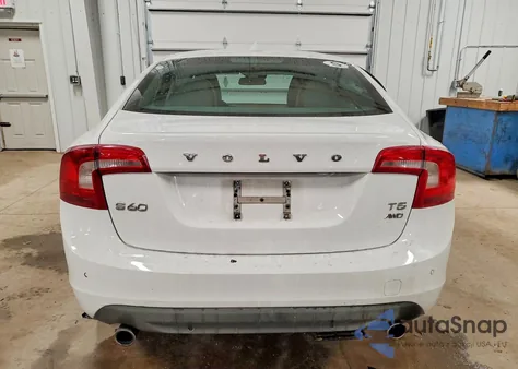 2013 Volvo S60 T5 z USA, uszkodzony, nr VIN YV1612FH6D2186583